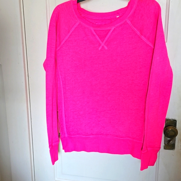 Sweaters - Bright pink sweatshirt